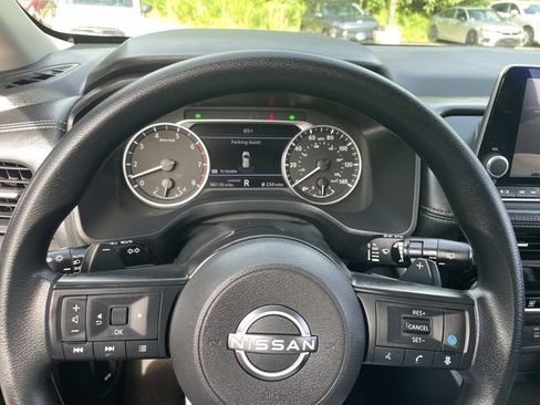 Used 2024 Nissan Rogue SV FWD image 30