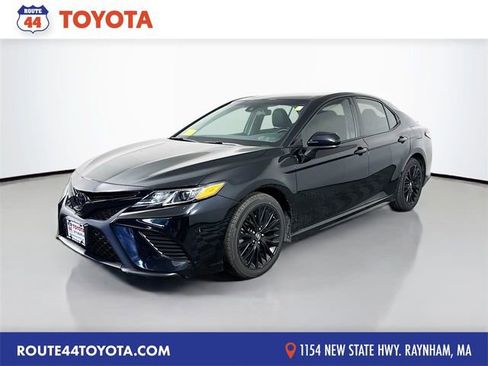 Certified 2019 Toyota Camry SE FWD image 1