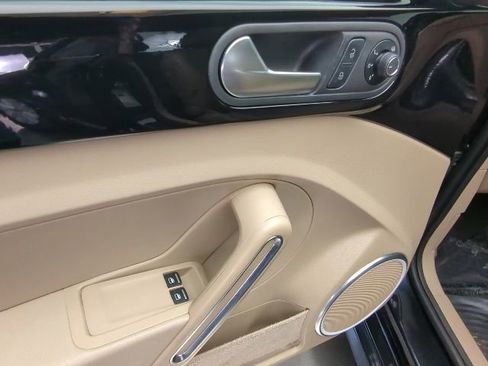 Used 2018 Volkswagen Beetle 2.0T SE FWD image 7