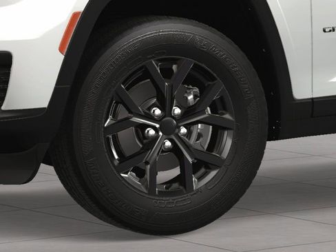 New 2025 Jeep Grand Cherokee L Altitude image 9