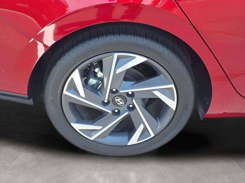 Certified 2025 Hyundai Elantra Limited FWD image 20