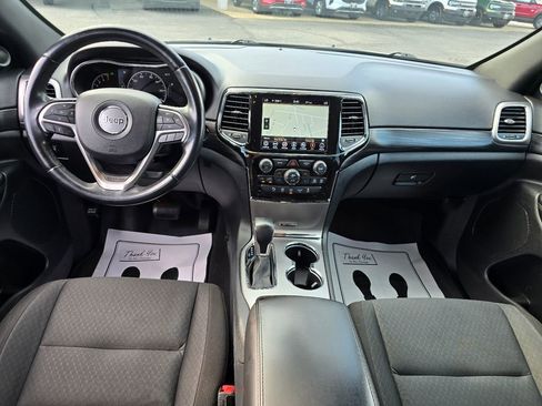 Used 2020 Jeep Grand Cherokee Laredo AWD/4WD image 3
