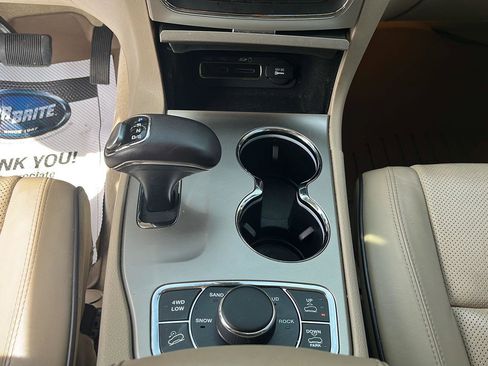 Used 2015 Jeep Grand Cherokee Overland AWD/4WD image 20