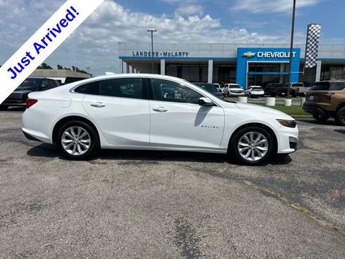 Used 2024 Chevrolet Malibu LT FWD image 2