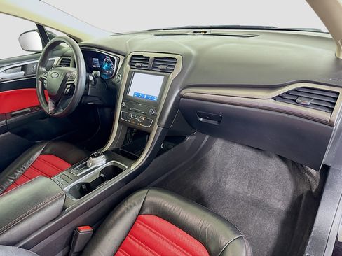 Used 2020 Ford Fusion SE image 30