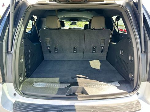 Used 2025 Chevrolet Suburban Z71 AWD/4WD image 26