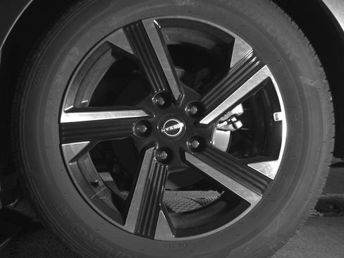 Used 2025 Nissan Sentra SV FWD image 14
