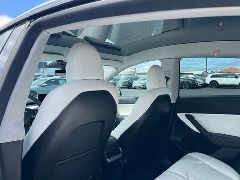 Used 2021 Tesla Model Y Long Range AWD/4WD image 13