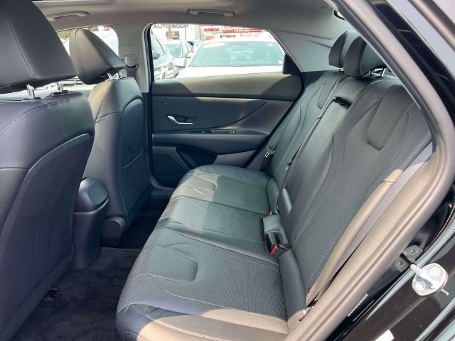 Certified 2023 Hyundai Elantra Limited w/ Preferred Accessory Package FWD image 11