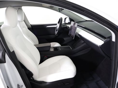 Used 2023 Tesla Model Y Long Range image 36