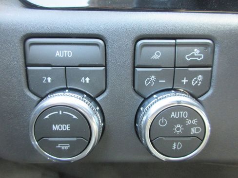 New 2026 GMC Sierra 1500 SLT image 18