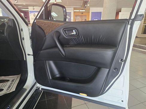 Used 2017 INFINITI QX80 2WD w/ Driver Assistance Package image 14