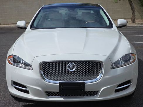 Used 2011 Jaguar XJ L RWD image 3