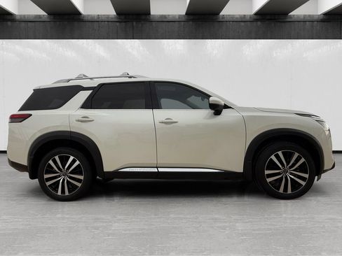 Used 2024 Nissan Pathfinder Platinum w/ Cargo Package FWD image 6
