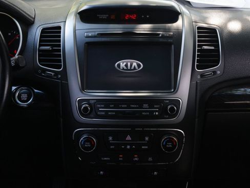 Used 2014 Kia Sorento SX w/ 3rd Row Package FWD image 10