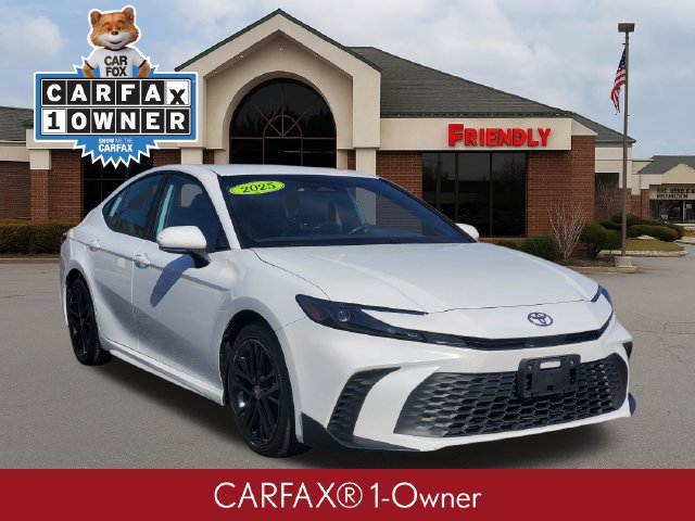 Used 2025 Toyota Camry SE FWD image 2