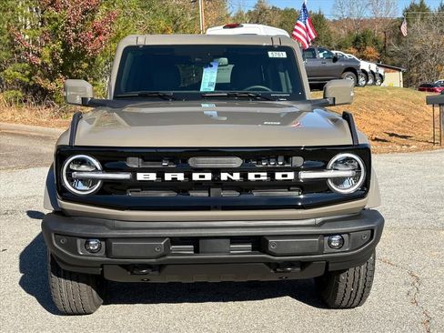 New 2025 Ford Bronco Outer Banks image 2