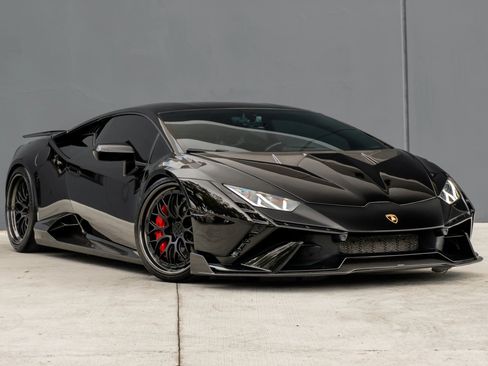 Used 2024 Lamborghini Huracan Tecnica image 5