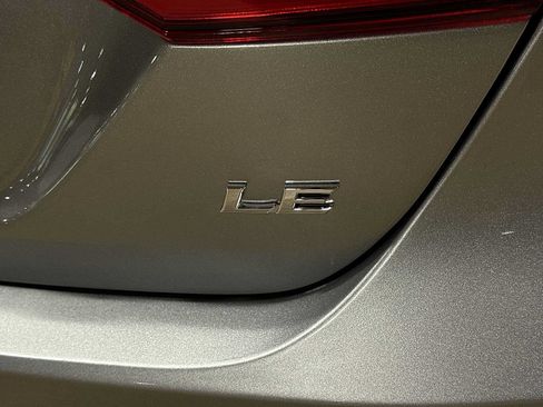 Used 2018 Toyota Camry LE FWD image 25