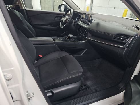 Used 2023 Nissan Rogue S image 11