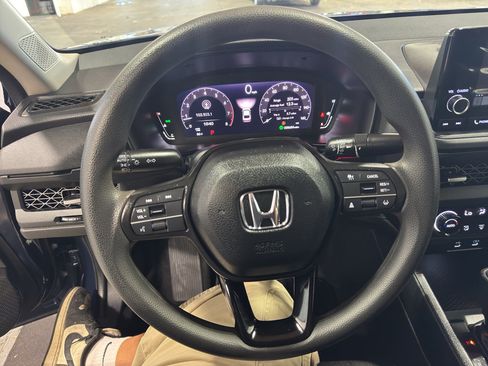 Used 2025 Honda Accord SE image 18