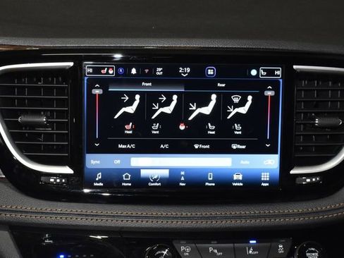 Certified 2023 Chrysler Pacifica Pinnacle image 16