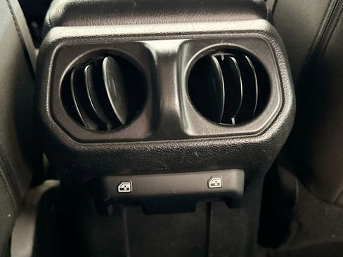 Used 2018 Jeep Wrangler Unlimited Sport S image 25