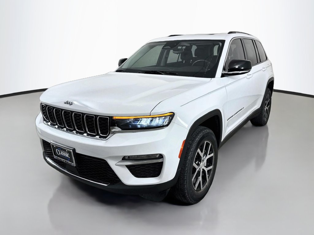 Used 2023 Jeep Grand Cherokee Limited RWD image 3