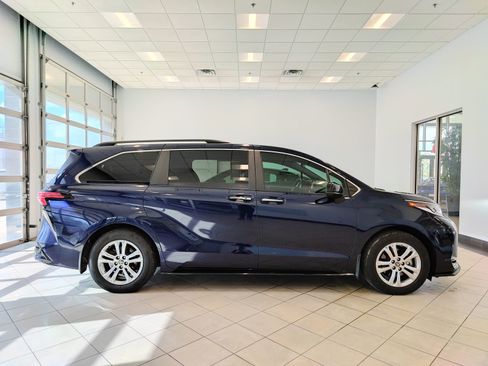 Used 2023 Toyota Sienna XSE w/ XSE Plus Package AWD/4WD image 2
