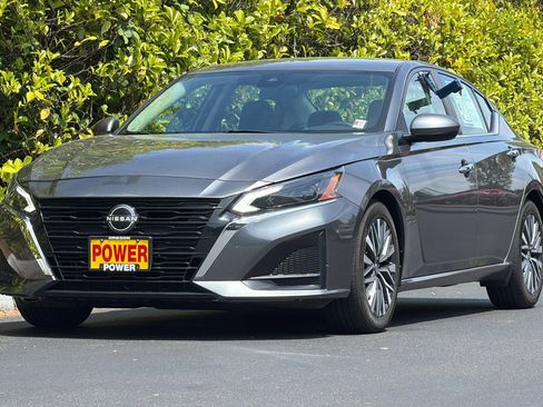 Used 2023 Nissan Altima 2.5 SV FWD image 8