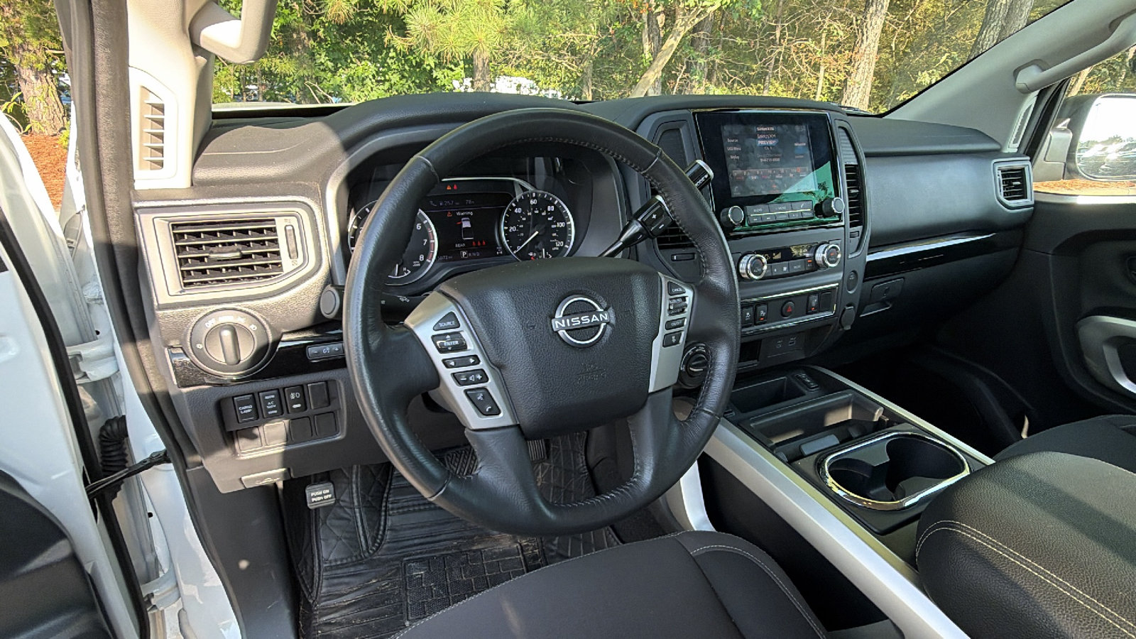 Used 2024 Nissan Titan SV AWD/4WD image 24
