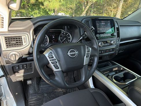 Used 2024 Nissan Titan SV AWD/4WD image 24