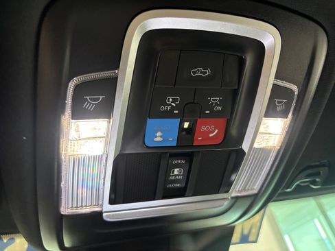 Used 2025 RAM 2500 Laramie AWD/4WD image 34
