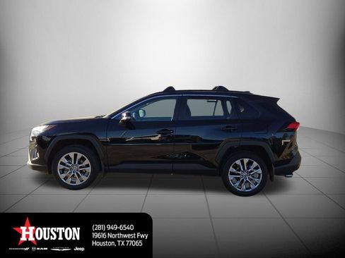 Used 2022 Toyota RAV4 XLE Premium image 6