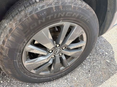 Used 2024 Nissan Pathfinder SV image 14