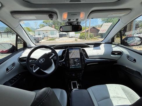 Used 2018 Toyota Prius Four w/ Advanced Technology Package FWD image 8