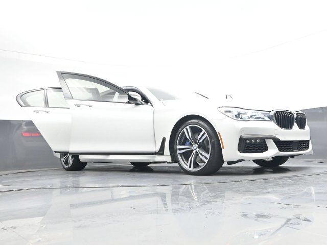 Used 2019 BMW 750i xDrive w/ Executive Package AWD/4WD image 44
