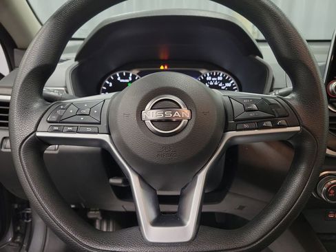 Used 2024 Nissan Altima 2.5 SV image 17