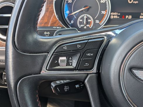 Used 2020 Bentley Bentayga AWD/4WD image 25