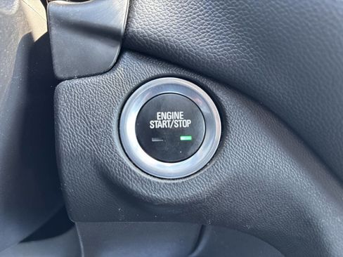 Used 2020 Chevrolet Equinox LT image 28