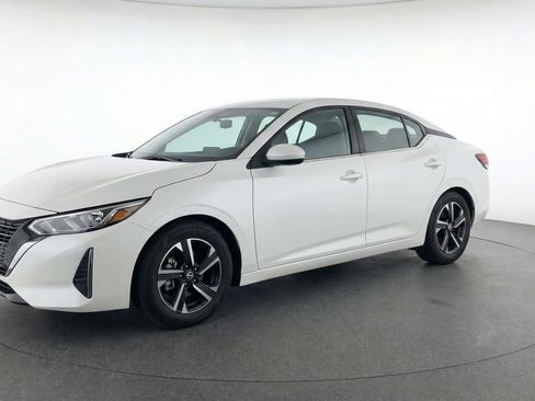 Used 2025 Nissan Sentra SV image 3