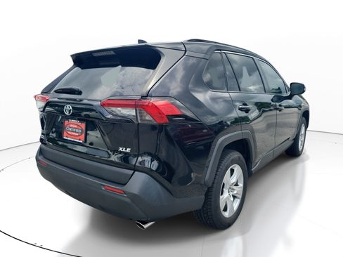 Used 2019 Toyota RAV4 XLE w/ Convenience Package FWD image 6