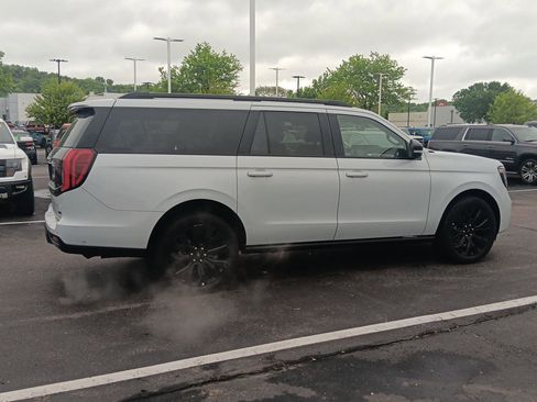 Used 2025 Ford Expedition Max Platinum w/ Stealth Appearance Package AWD/4WD image 5
