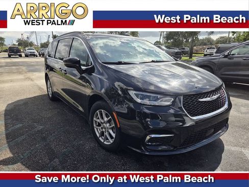 Used 2022 Chrysler Pacifica Touring-L FWD image 1