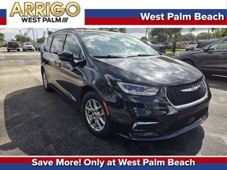 Used 2022 Chrysler Pacifica Touring-L FWD video 1