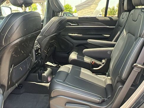 New 2025 Jeep Grand Cherokee L Limited w/ Luxury Tech Group II image 19