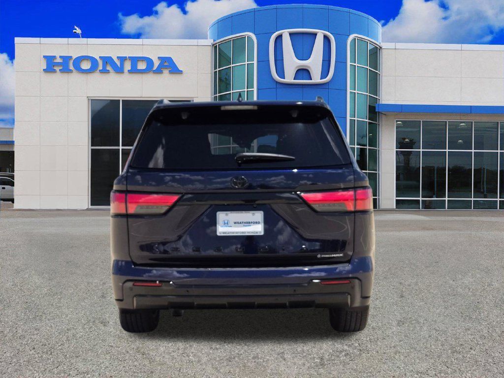Used 2025 Toyota Sequoia Platinum AWD/4WD image 4