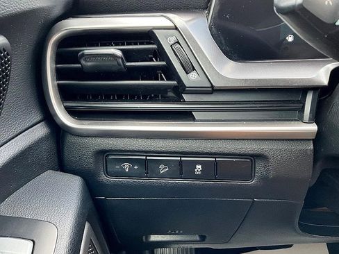 Used 2023 Kia Telluride LX image 18