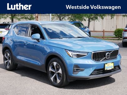Used 2025 Volvo XC40 B5 Plus