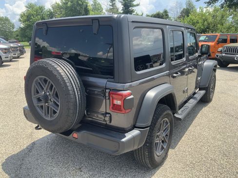 Used 2025 Jeep Wrangler Unlimited Sport AWD/4WD image 12